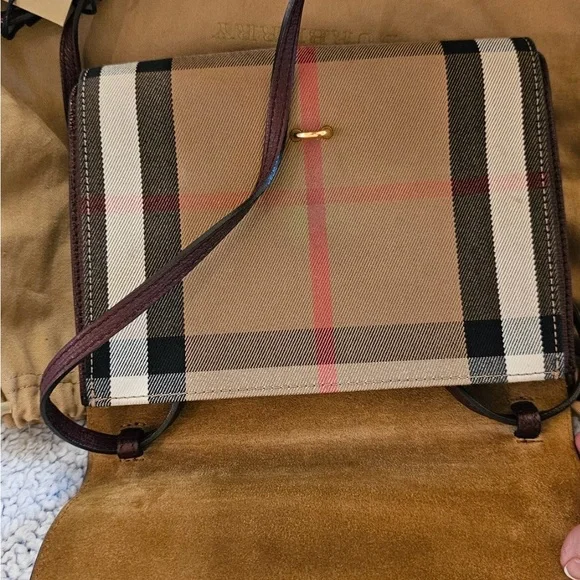 Burberry Small Macken Crimson Bag - Picture 3 of 16